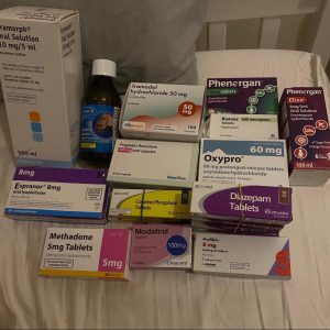 Vita Metadonhydroklorid tabletter i originalförpackning för säker och diskret leverans i Sverige.
