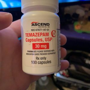 Gula Temazepam Restoril 20mg kapslar i säkerhetsförpackning för leverans i Sverige.