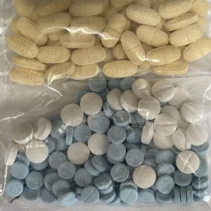 Vita avlånga Hydrokodon Vicodin 10mg/325mg tabletter i originalförpackning för säker leverans i Sverige.